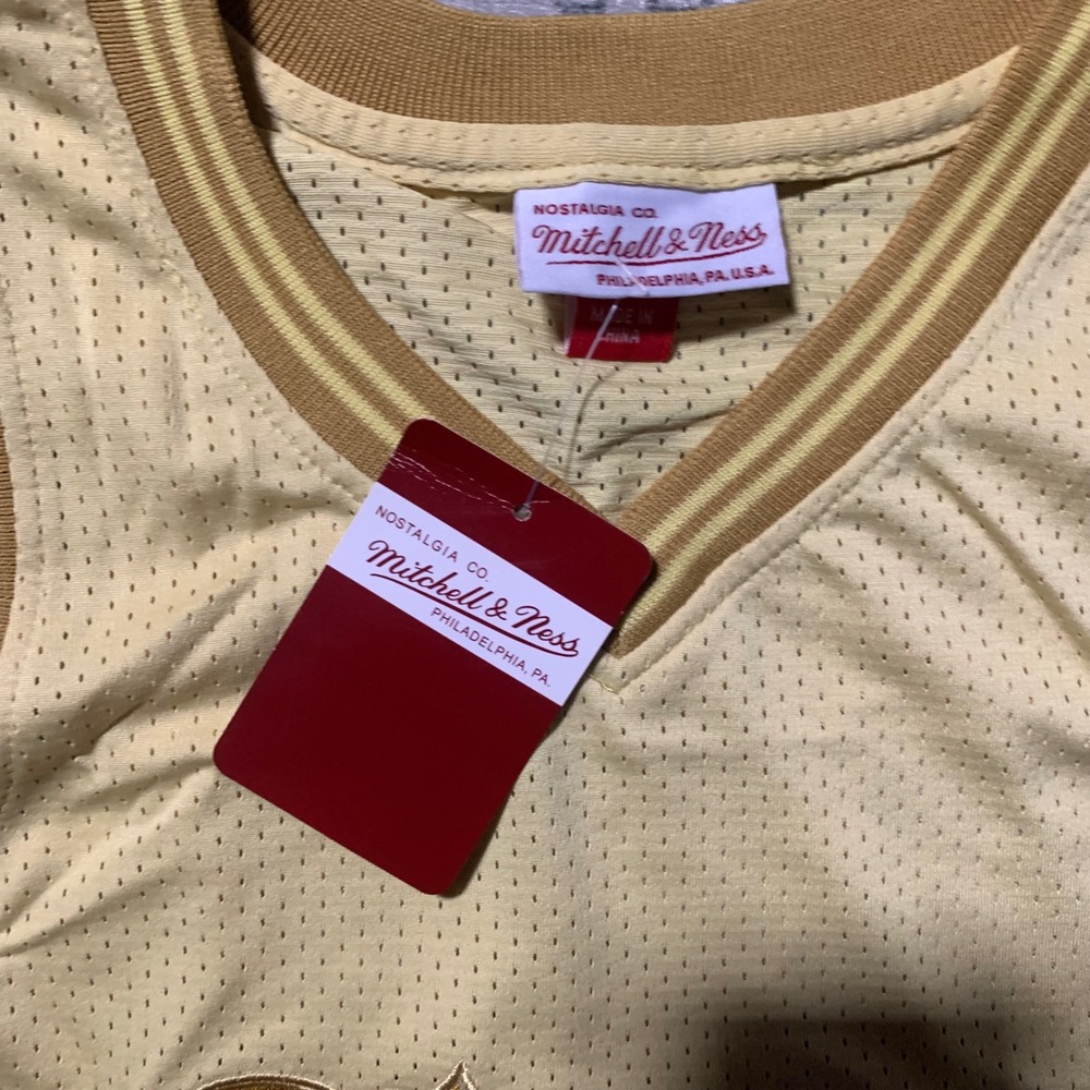 Mitchell & Ness Allen Iverson 76ers Mens S Gold NEW 2000-01 Basketball Jersey - Picture 6 of 6